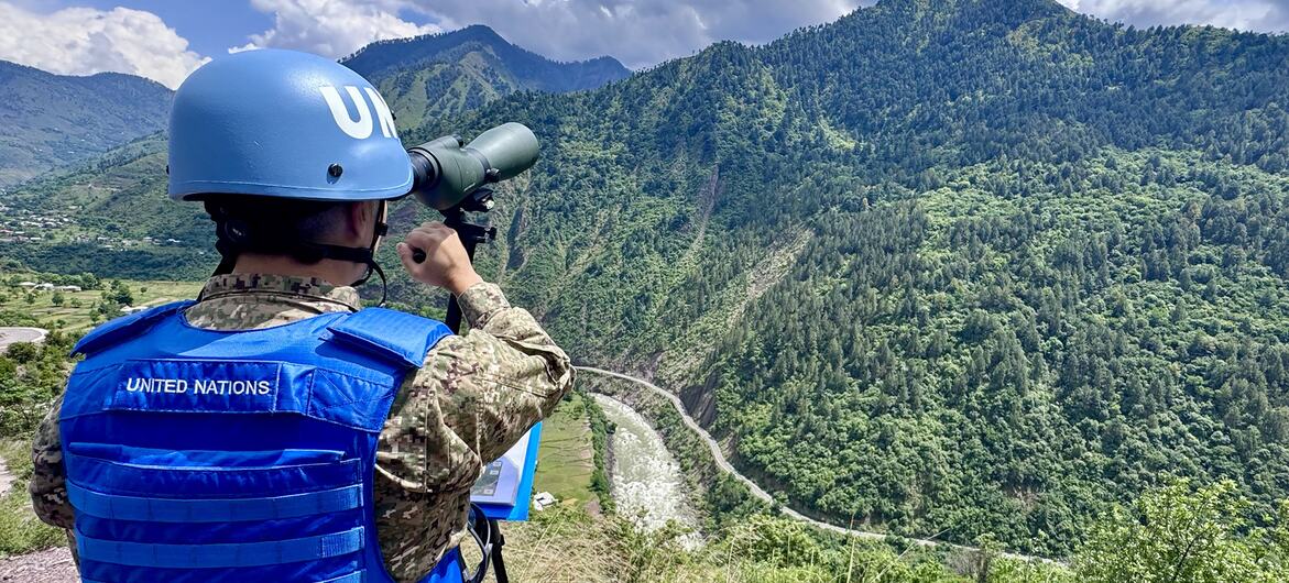 UN honours blue helmets and calls for renewed investment in peace